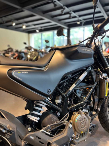 husqvarna_svarpilen_200_172266_dc7121a0_processed.jpg