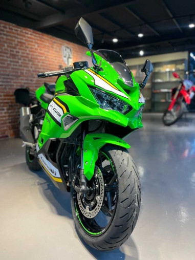 kawasaki_zx4rr_1750757205_c2e8_d5feb257_processed.jpg