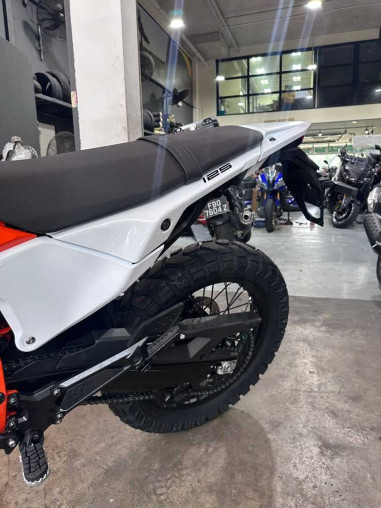 ktm_125_enduro_r_1757052934_28_4fc466e9_processed.jpg