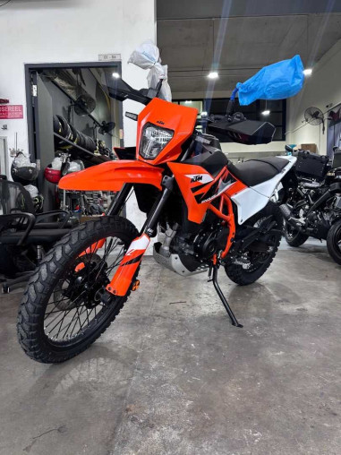 ktm_125_enduro_r_1757052934_90_5b3d370d_processed_converted.avif