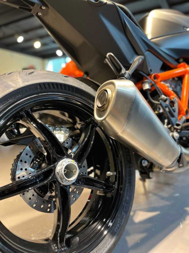 ktm_1390_super_duke_evo_171783_03da2a5a_processed.jpg