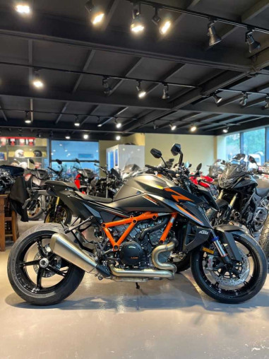 ktm_1390_super_duke_evo_171783_a83a409a_processed_converted.avif