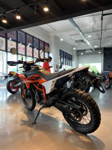 ktm_390_enduro_r_1755169448_15_bf396832_processed.jpg