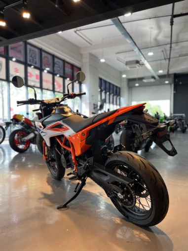 ktm_390_smc_r_1755169508_e5ddc_d73b9650_processed.jpg