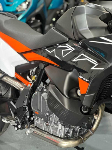 ktm_890_smt_1691726318_8823f04_2037f74c_processed.jpg