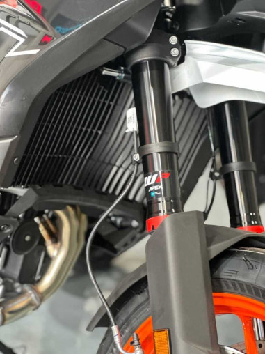 ktm_890_smt_1691726318_e3d9374_8817e6a5_processed.jpg