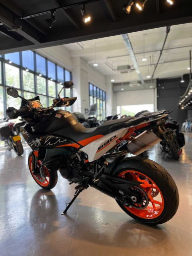 ktm_890_smt_1693106251_2f95179_7f833836_processed.jpg