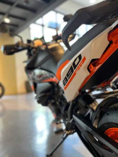 ktm_890_smt_1693106251_4def97d_41fff029_processed.jpg