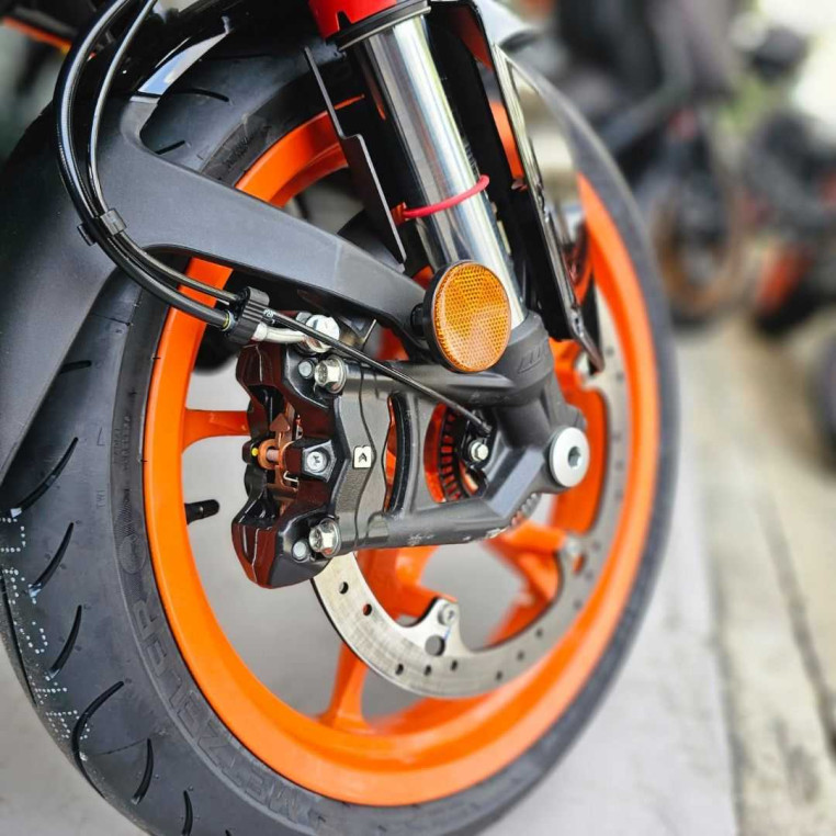 ktm_duke_390__2024_model__1710_cdfbf7ee_processed.jpg