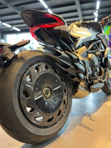 mv_agusta_brutale_800_rr_ottan_6102cb77_processed.jpg