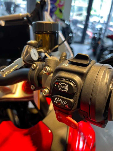 mv_agusta_enduro_veloce__endur_4a1d898c_processed.jpg