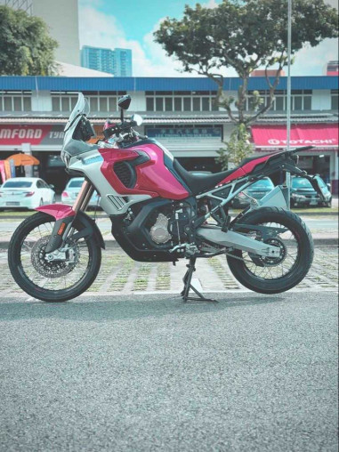 new_mv_agusta_enduro_veloce_17_33412746_processed.jpg