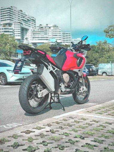 new_mv_agusta_enduro_veloce_17_72717b7f_processed.jpg