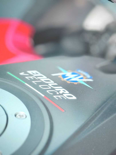 new_mv_agusta_enduro_veloce_17_9297c968_processed.jpg