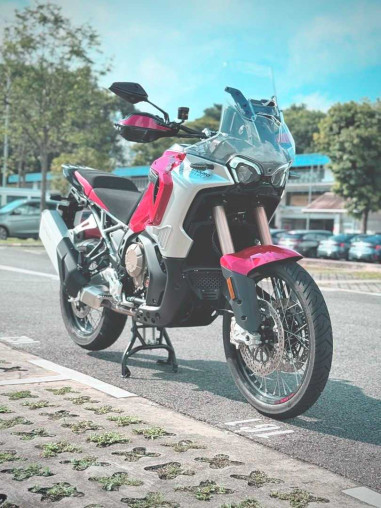 new_mv_agusta_enduro_veloce_17_a59f1607_processed_converted.avif