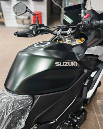 new_suzuki_gsxs1000gx_green_17_d7525a13_processed.jpg