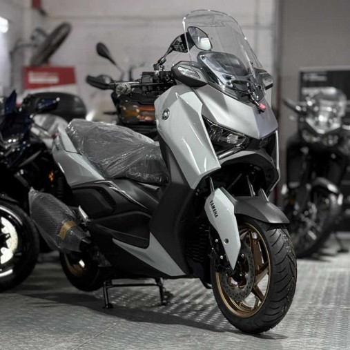 new_yamaha_xmax_300_1747884518_96207d43_processed_converted.avif