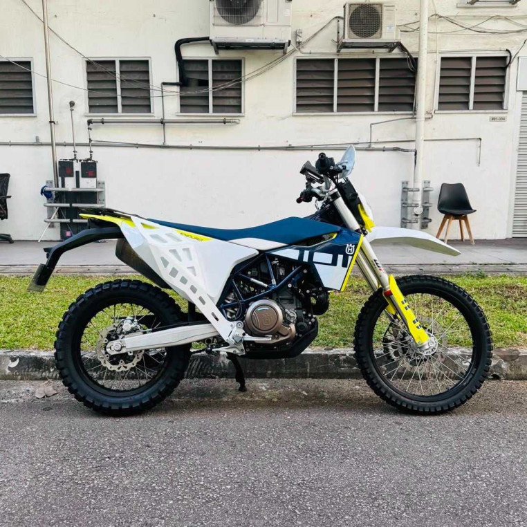 preowned_husqvarna_701_enduro__7fa9de2e_processed.jpg