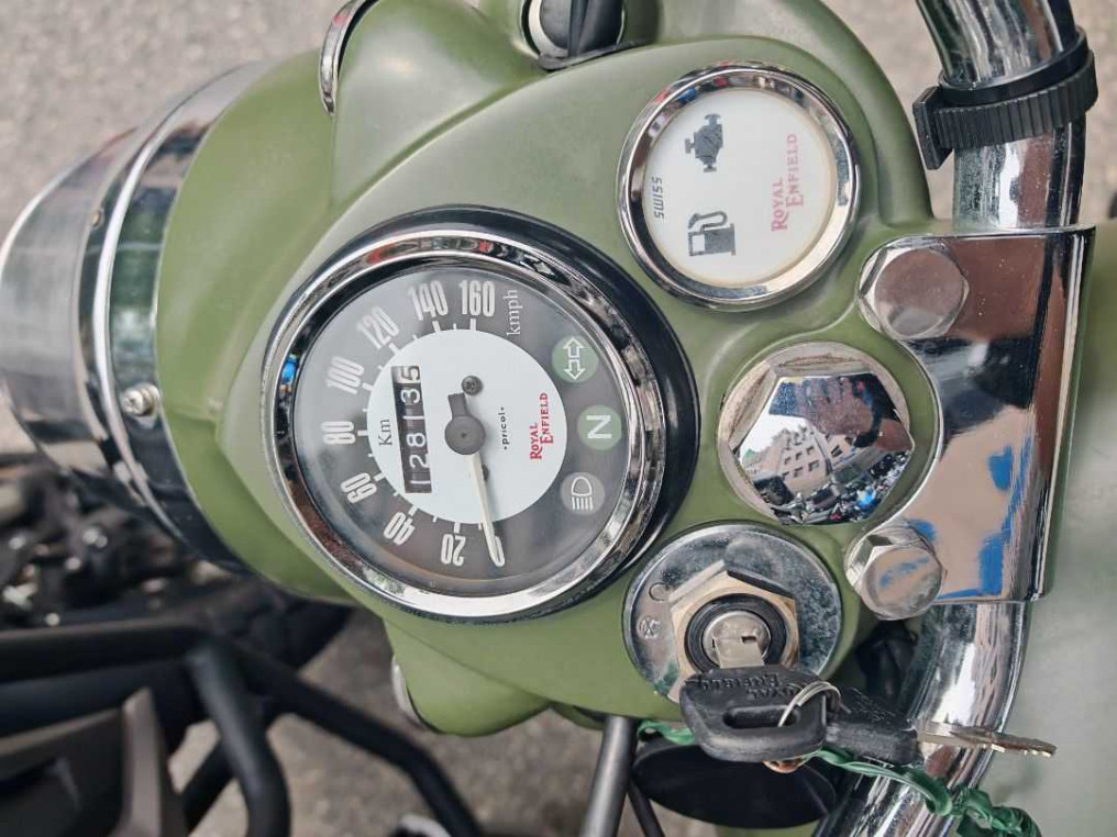 royal_enfield_bullet_500_battl_6d1a6d51_processed.jpg