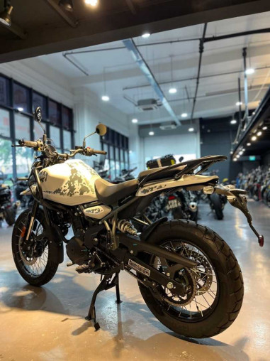 royal_enfield_himalayan_450_17_1789a979_processed.jpg