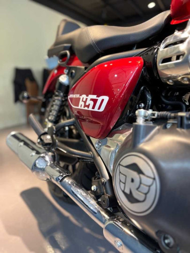 royal_enfield_super_meteor_650_61d9f39c_processed.jpg