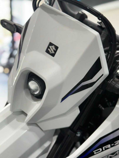 suzuki_drz4_sm_1773297949_299e_e07f7e38_processed.jpg