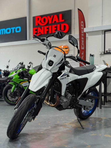 suzuki_drz4_sm_1773297949_3419_f69cc7b7_processed.jpg
