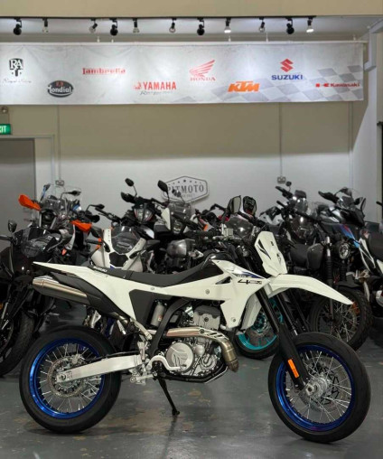 suzuki_drz4_sm_1773297949_5075_90d3e1ff_processed_converted.avif