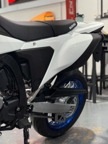 suzuki_drz4_sm_1773297949_e453_9f60771a_processed.jpg