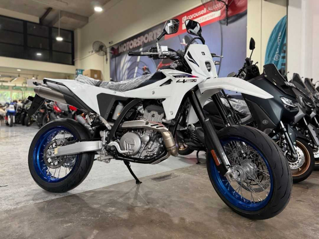 suzuki_drz4s_2026_1773132519_9_58dfe30c_processed.jpg