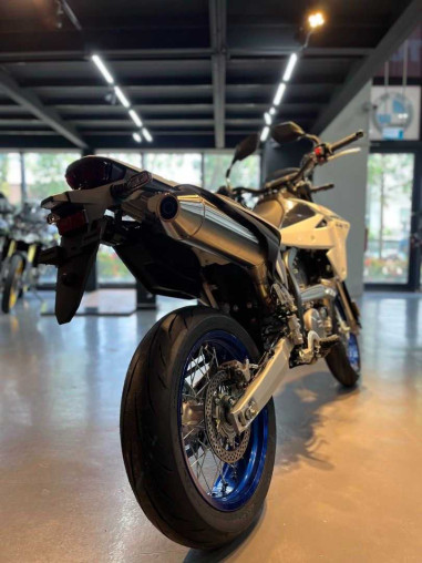 suzuki_drz_sm_1775706737_bf9c3_e04eba91_processed.jpg