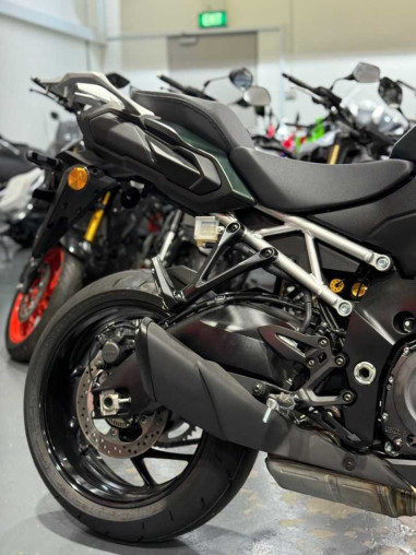 suzuki_gsxs1000_gx_1755184392__fef4c8eb_processed.jpg