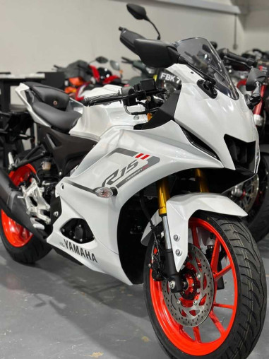 yamaha_r15v4_abs__1727166476_6_4c4bcc46_processed.jpg