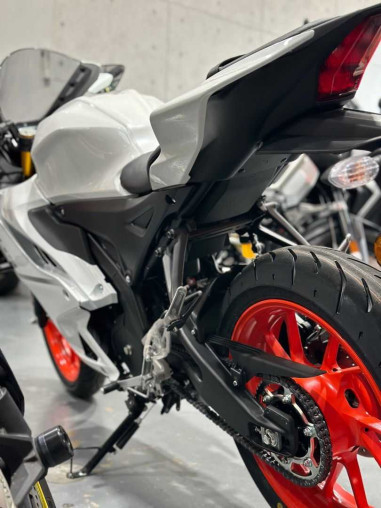 yamaha_r15v4_abs__1727166476_9_2d7764d7_processed.jpg