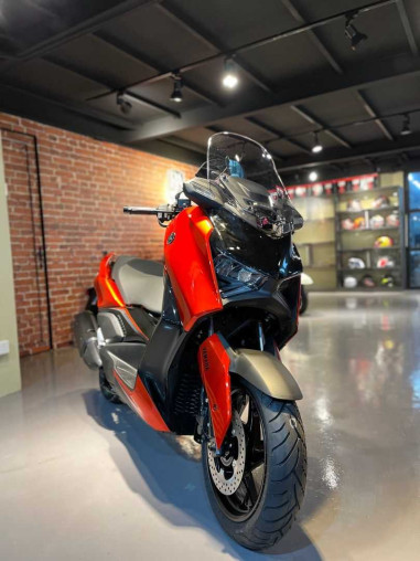 yamaha_xmax_300_2025_174186361_2b62af08_processed.jpg