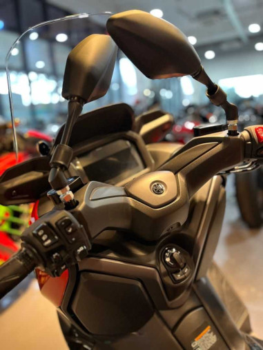 yamaha_xmax_300_2025_174186361_7d21c5b5_processed.jpg