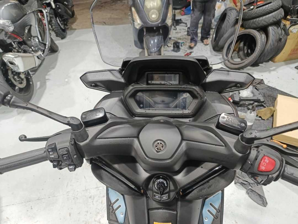 yamaha_xmax_300_tech_max_17092_81067015_processed.jpg