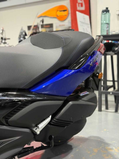 yamaha_xmax_300_v3_abs_1765872_842d52fb_processed.jpg
