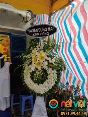 Hoa viếng không mẫu