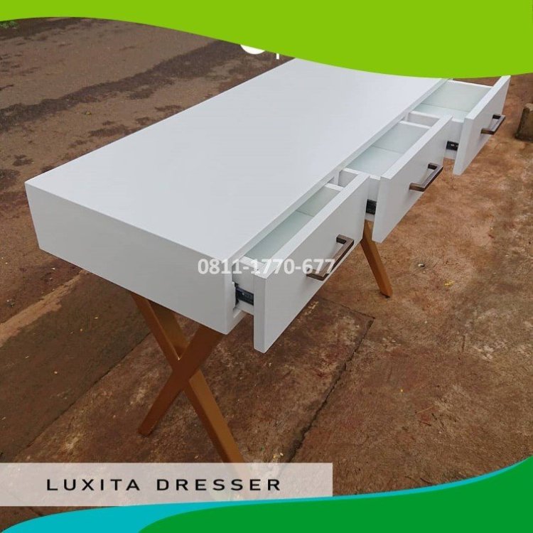 RB8 rak buku kayu.jpg