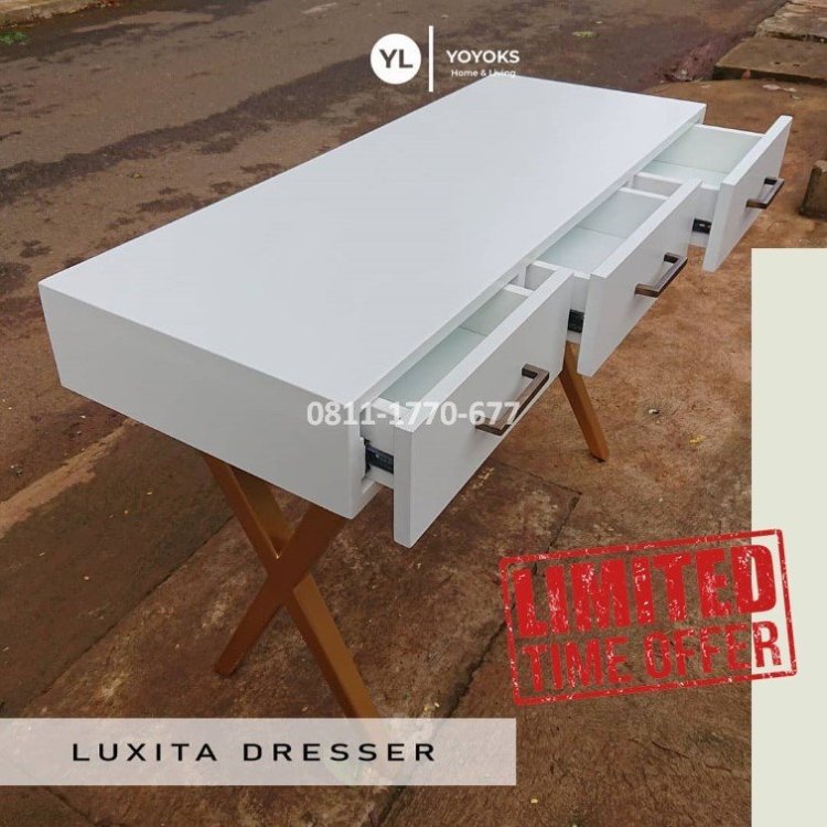 RB79 lemari baju kayu.jpg