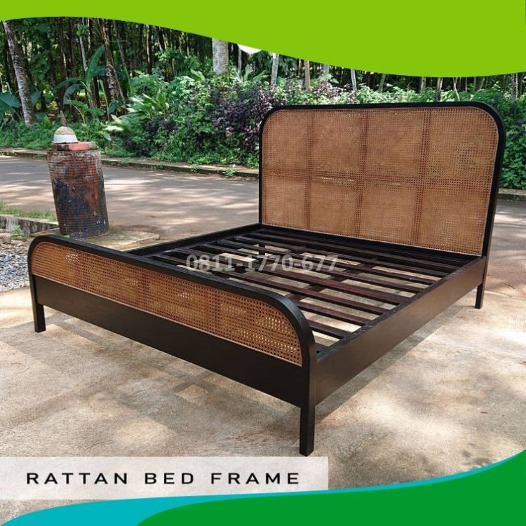 TTA8 tempat tidur bayi dari kayu.jpg