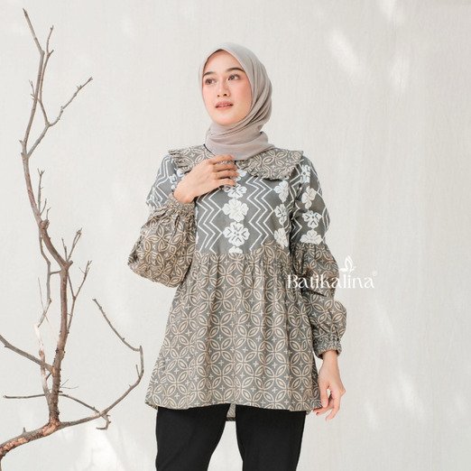 208698770_BajuBatikWanitaModernAtasanBlouseBatikKerjaKantor(1).jpg.8ed47a169db91fa14d0074e5a29dfb76.jpg