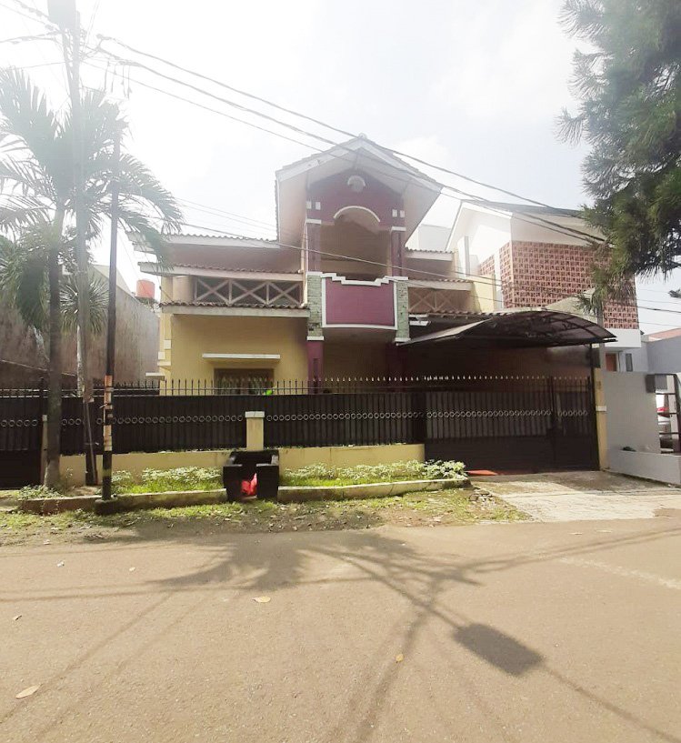 Rumah Dijual di Kebayoran Lama Jakarta Selatan Dekat Pondok Indah Mall, Mall Gandaria City, Gerbang Tol Ciledug, Stasiun Kebayoran