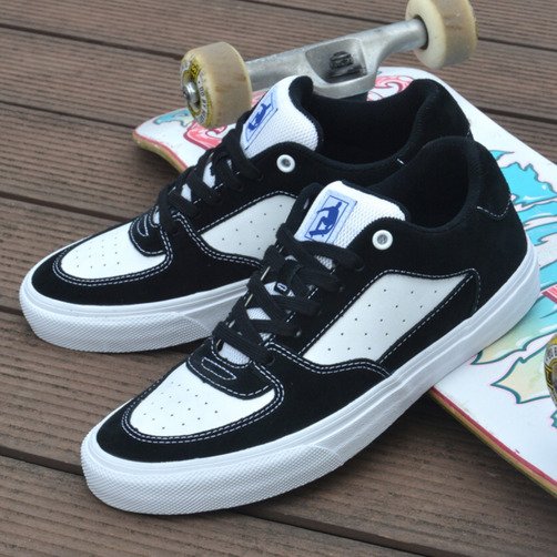 2021179515_sepatu-sneakers-pria-wanita-olahraga-lari-skateboard-sekolah-kuliah(1).jpg.18c07496df613f57bea35b41b81bd382.jpg