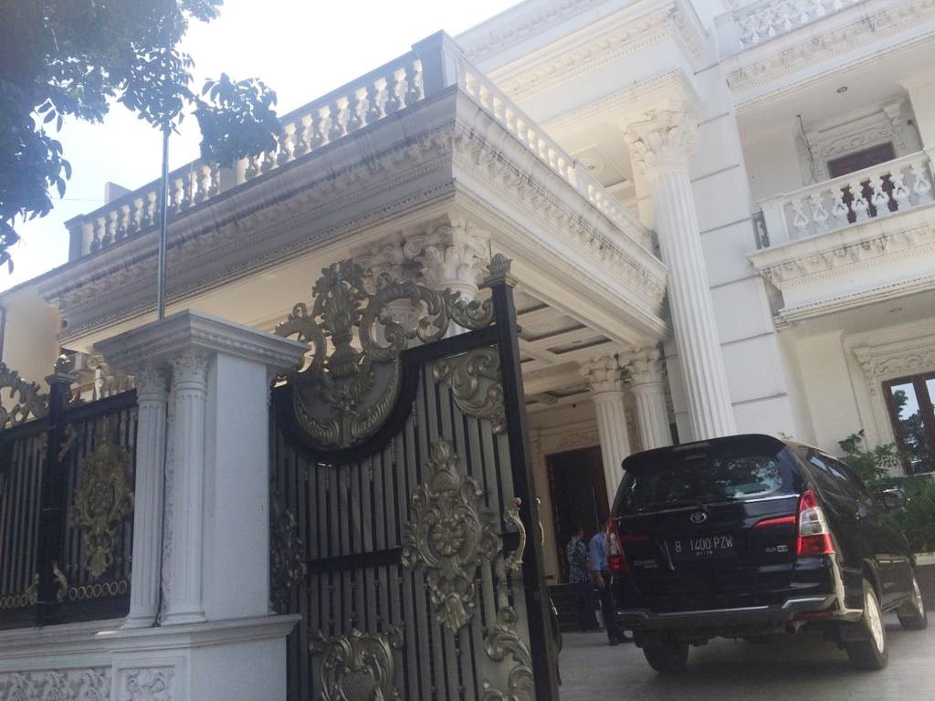 Dijual Rumah Mewah 4 Lantai di Senen Jakarta Pusat Dekat RSCM, Kampus UI Salemba, Plaza Kenari Mas, Plaza Atrium Senen, Stasiun Pasar Senen