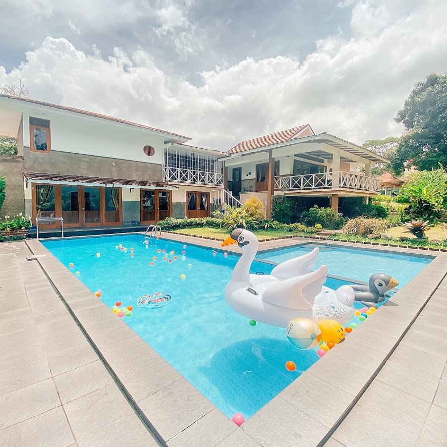 Sewa Villa di Cisarua Bogor Fasilitas Lengkap Dengan Kolam Renang Dekat Taman Safari Bogor, Kebun Teh Cisarua, Agrowisata Gunung Mas Paralayang