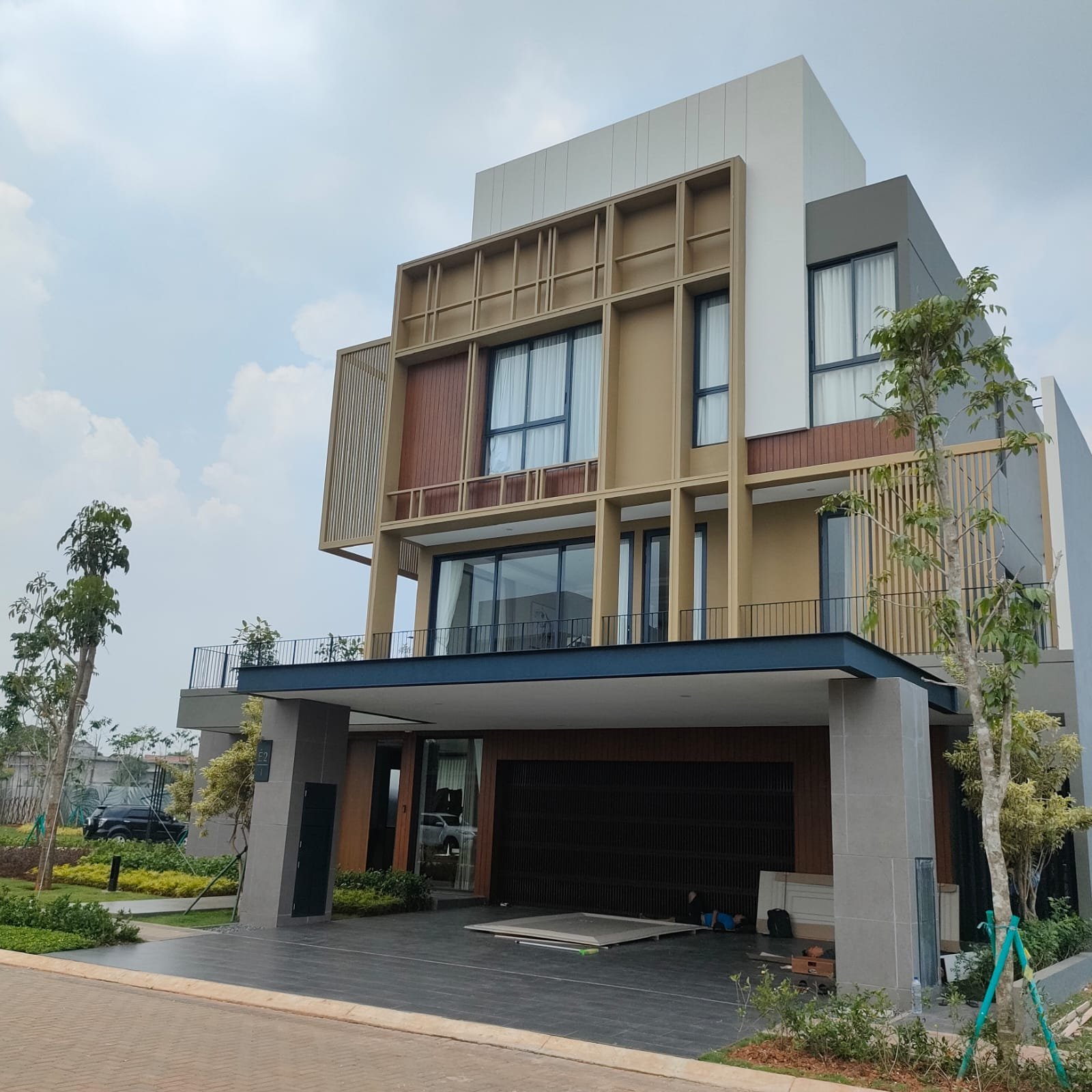 Rumah 3 Lantai Enchante BSD dekat Pusat Pendidikan: Nanyang Scholl, Prasetiya Mulya, IPEKA, Sinarmas World Academy