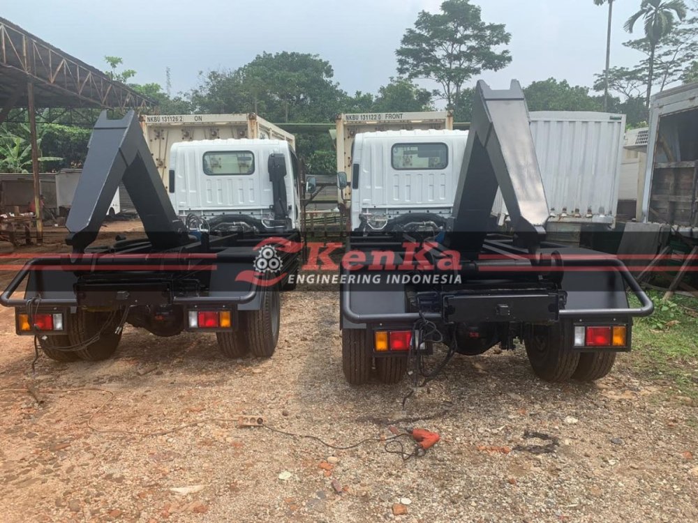 Karoseri Arm Roll - Kendaraan Angkutan Sampah __ PT. KenKa Engineering Indonesia __ IMG-20191203-WA0006.jpg.jpg