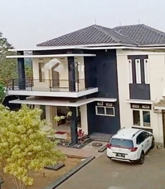 Jual Rumah Vila Cantik Dengan Kolam Renang di Jalan Rajamandala Cipatat Bandung Barat Dekat Pasar Rajamandala Kulon, Sasak Rajamandala